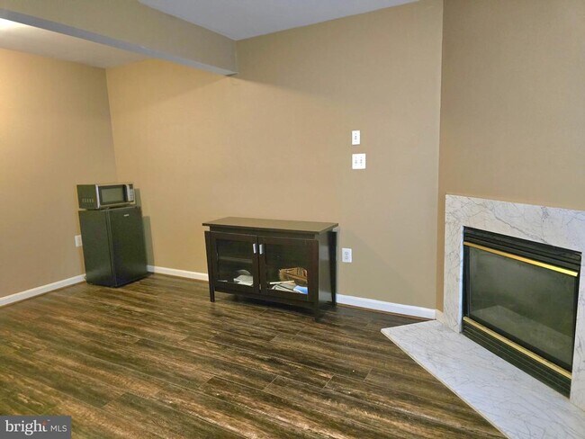 Building Photo - 3516 Community Dr