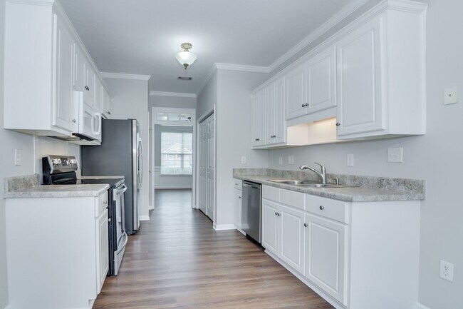 Building Photo - 3 Bedroom Townhouse in Evans