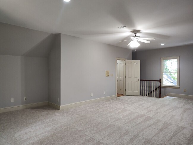 Building Photo - Stunning home located in the Popular Piper Glenn Community!