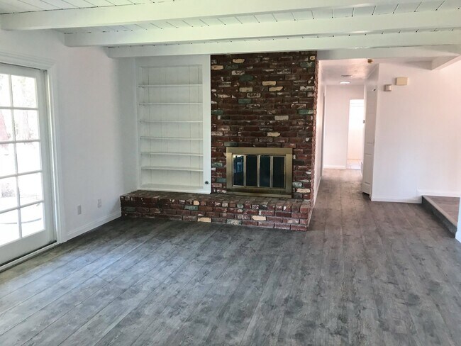 Building Photo - Rare Find! Completely Remodeled 3+ Bedroom, 2.5 Bath Home