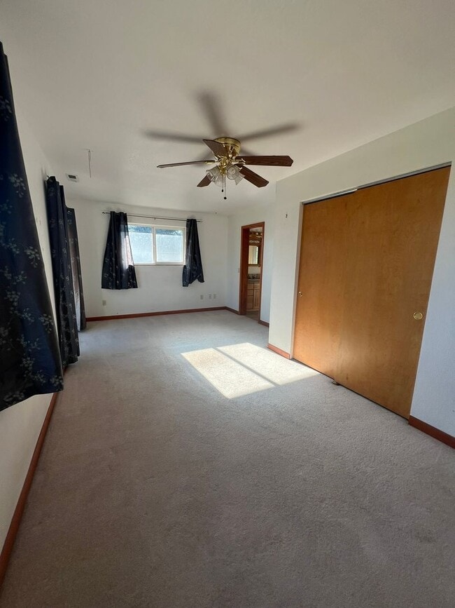 Building Photo - 3 Bedroom, 2 Bath Home on 1 Acre Property