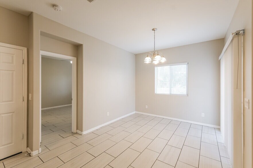 Building Photo - 8828 S 41ST Dr