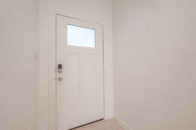 Building Photo - 4906 Edgewood Dr