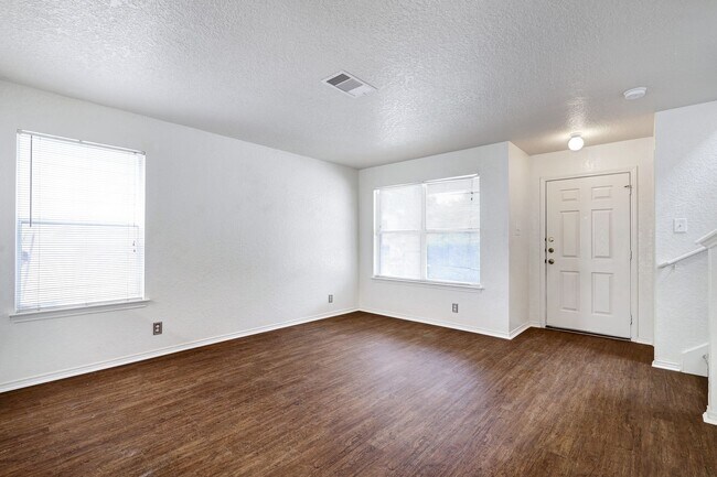 Building Photo - Renovated Two-Story in Bridgewood with Com...