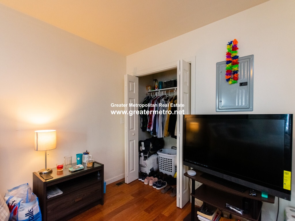 Building Photo - 41 Chelsea St