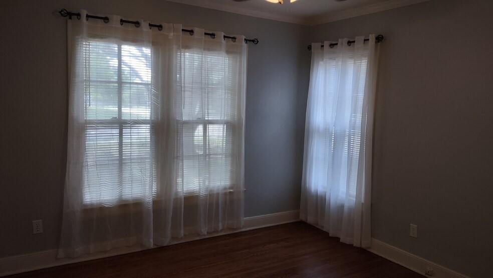 Building Photo - 3134 E 17th St