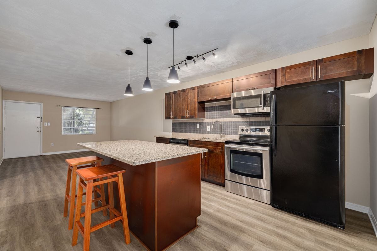 Building Photo - 2808 W Azeele St