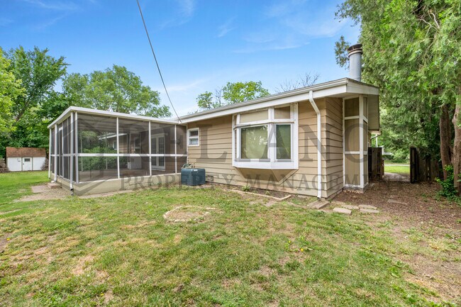 Building Photo - 614 N Brownthrush Ln