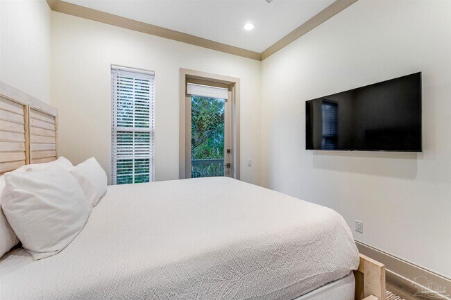 Building Photo - 70 Marthas Ln