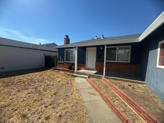 Building Photo - 4 Bedroom Home in Sacramento