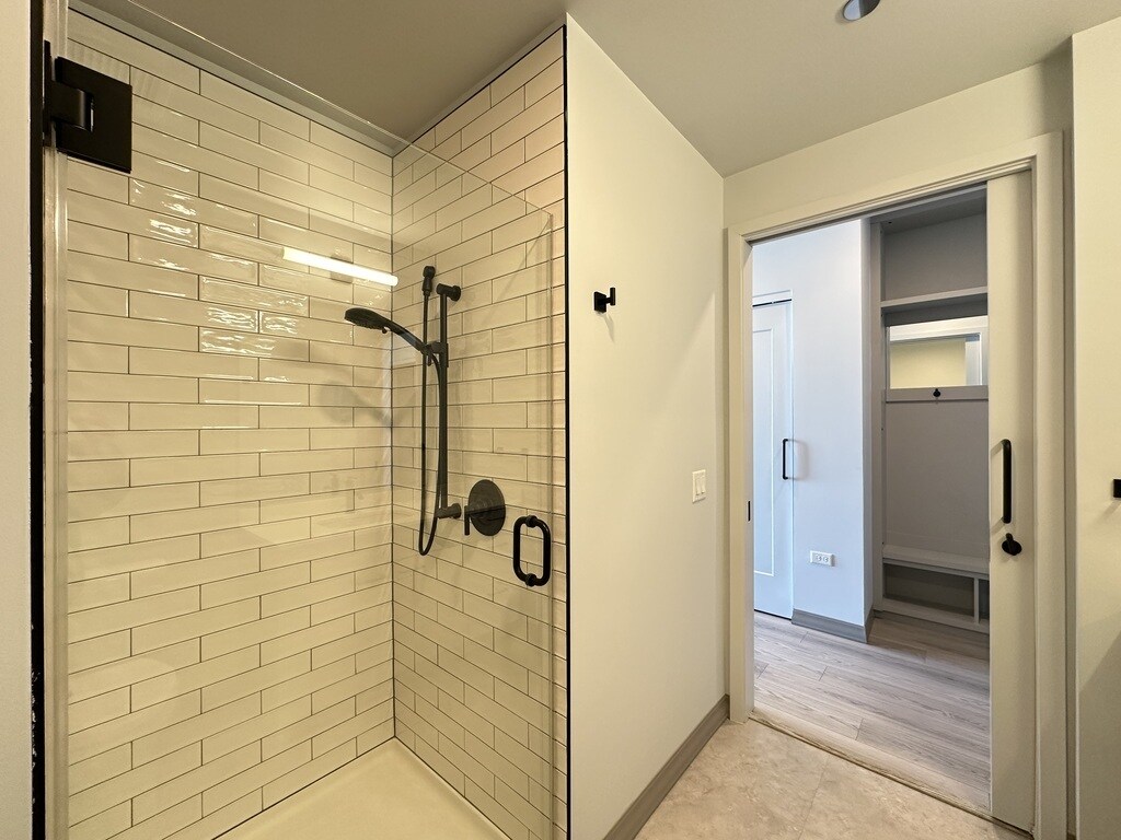 Building Photo - 2155 N Elston Ave