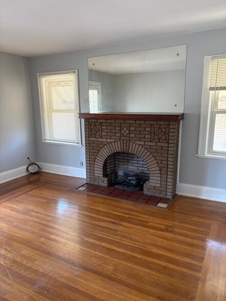 Building Photo - 4248 Saint Lawrence Ave