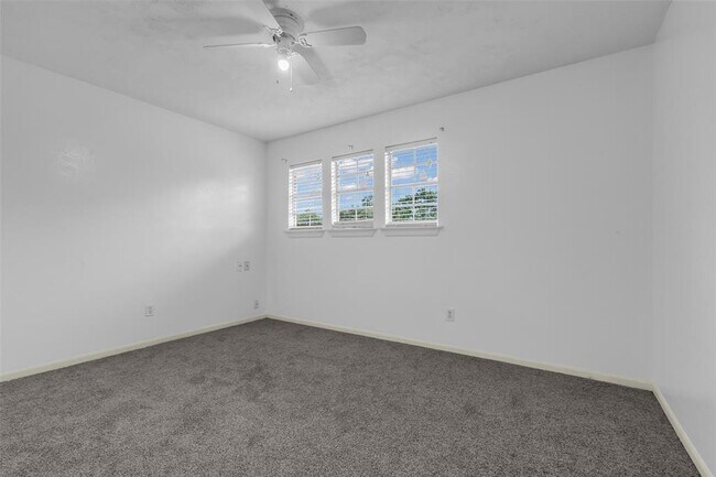 Building Photo - 15830 Pipers View Dr