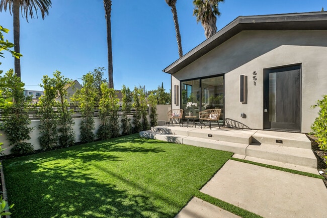 Building Photo - 651 N Wilton Pl