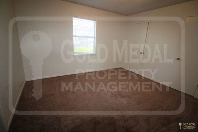 Building Photo - 926 JR Ct – Your Cozy Cove Retreat!