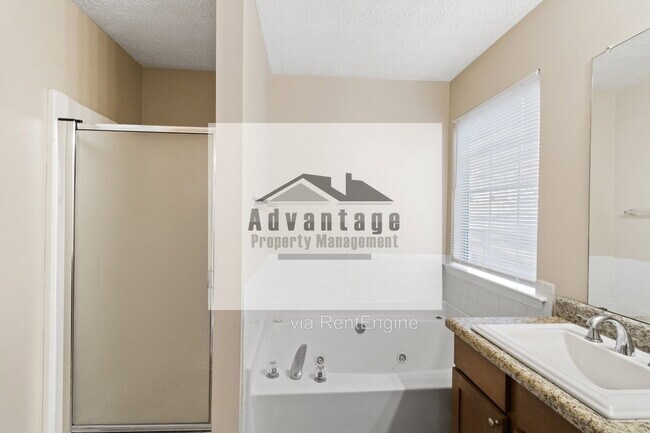 Building Photo - 382 Summer Hill Cir