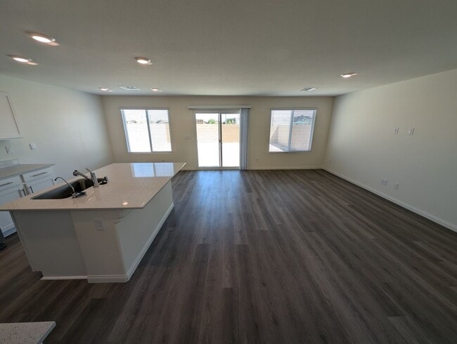 Building Photo - 5658 Mesa Sedona St