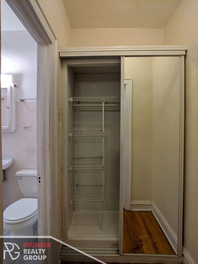 Building Photo - 1164 N Dearborn St