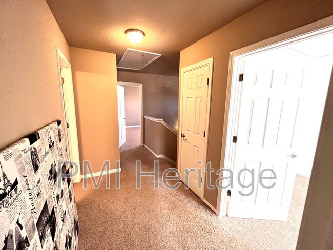 Building Photo - 3200 SW Windrift Ave