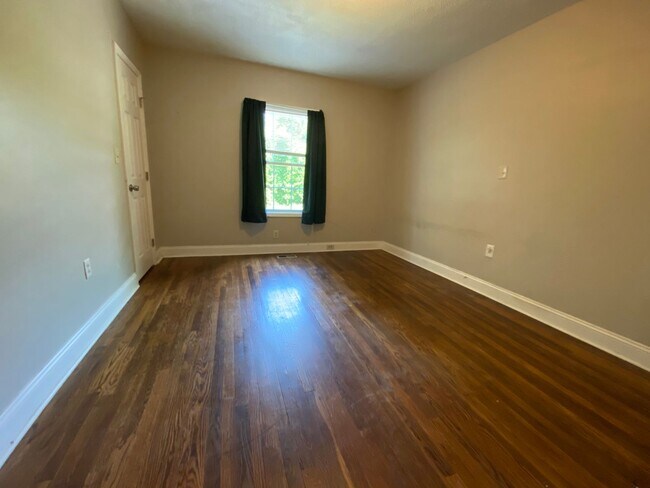 Building Photo - Charming 3 bedroom home in the heart of do...