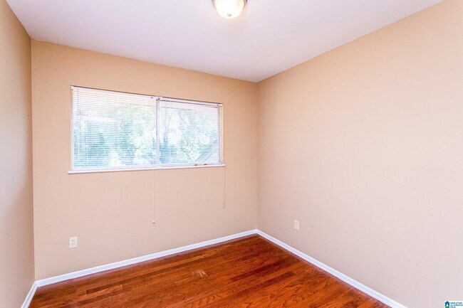 Building Photo - 1112 S Gale Dr