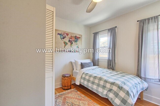 Building Photo - 3 Bed, 2 Bath Home Near McMenamins Kennedy School in NE Portland