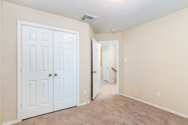 Building Photo - 207 N Burberry Park Cir