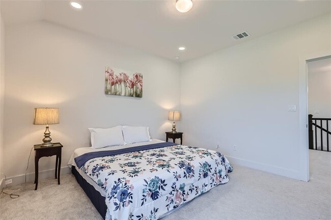 Building Photo - 704 Palamos Dr