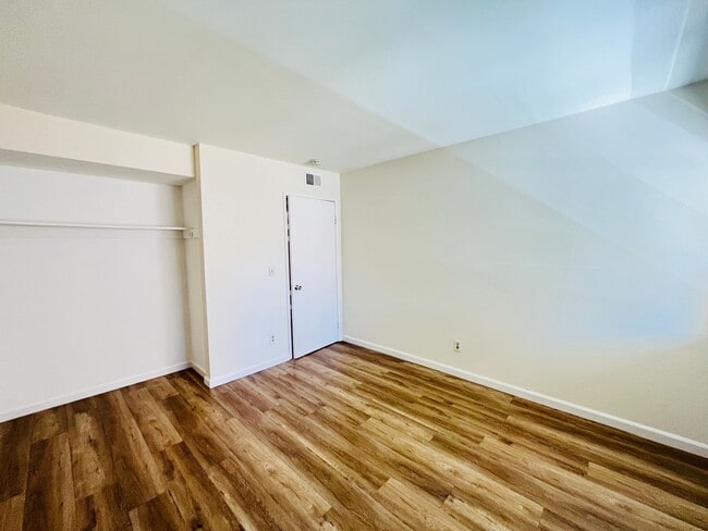 Building Photo - 2 Bedroom, 2 Bathroom South Coast Villas Second Floor Condo