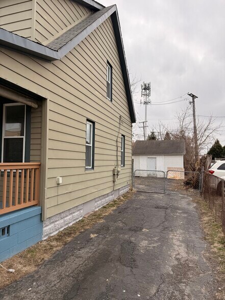 Building Photo - 18168 Brohl St