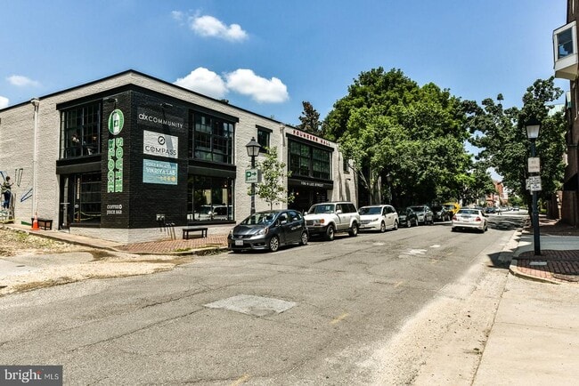 Building Photo - 1808 W Abingdon Dr