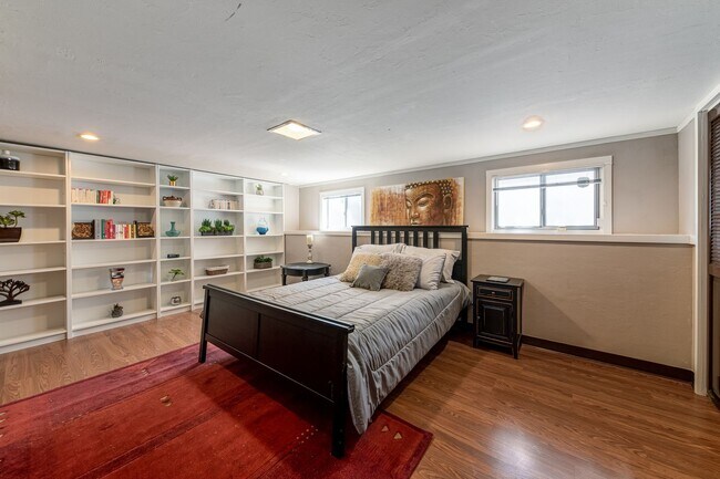 Building Photo - Coming Soon! Lovely Redwood Heights Home w...