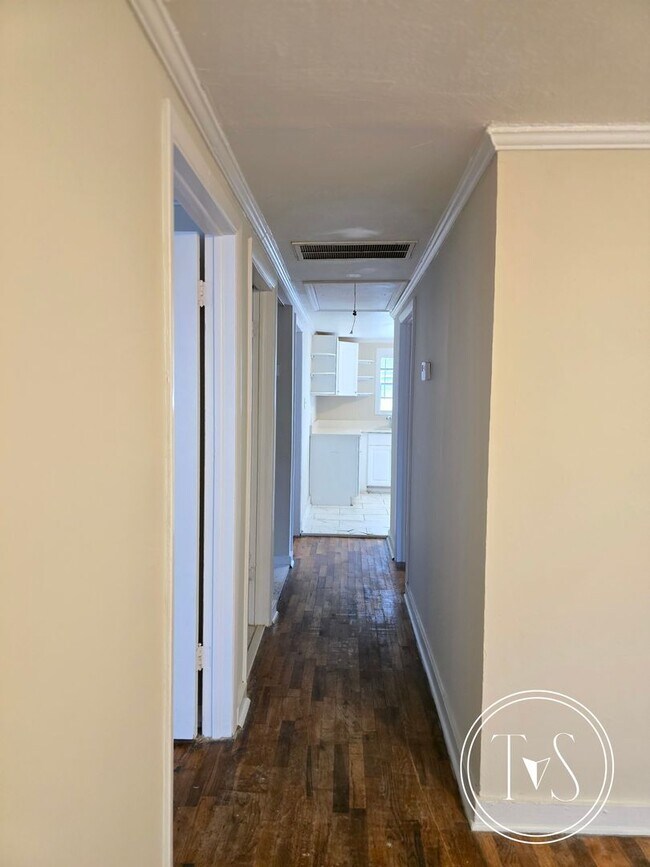 Building Photo - 39 Lissner Ave