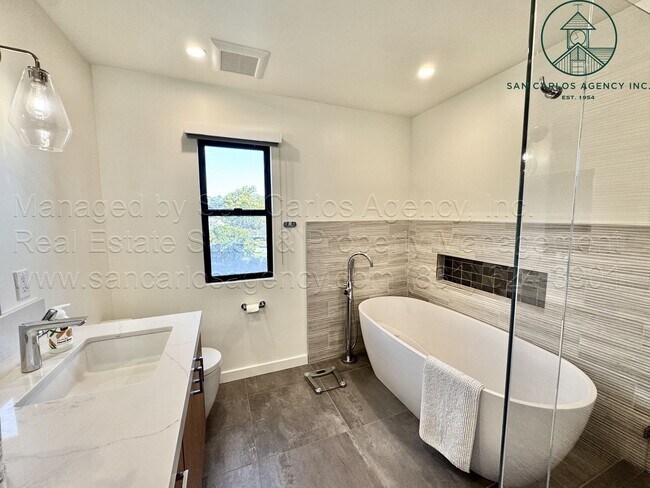 Building Photo - Newly Remodeled Four Bedroom Mission Field...