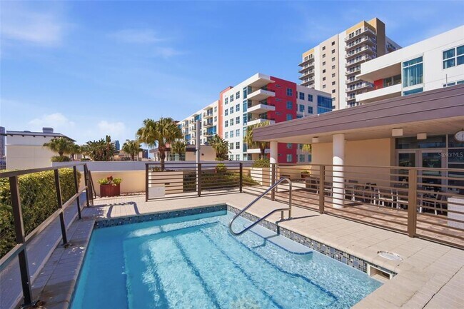 Building Photo - 1208 E Kennedy Blvd