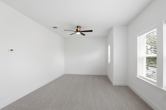 Building Photo - 881 Prominence Wy