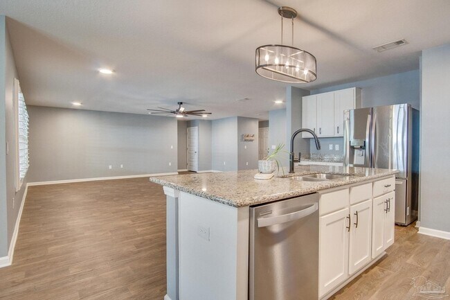 Building Photo - 4668 Red Oak Dr