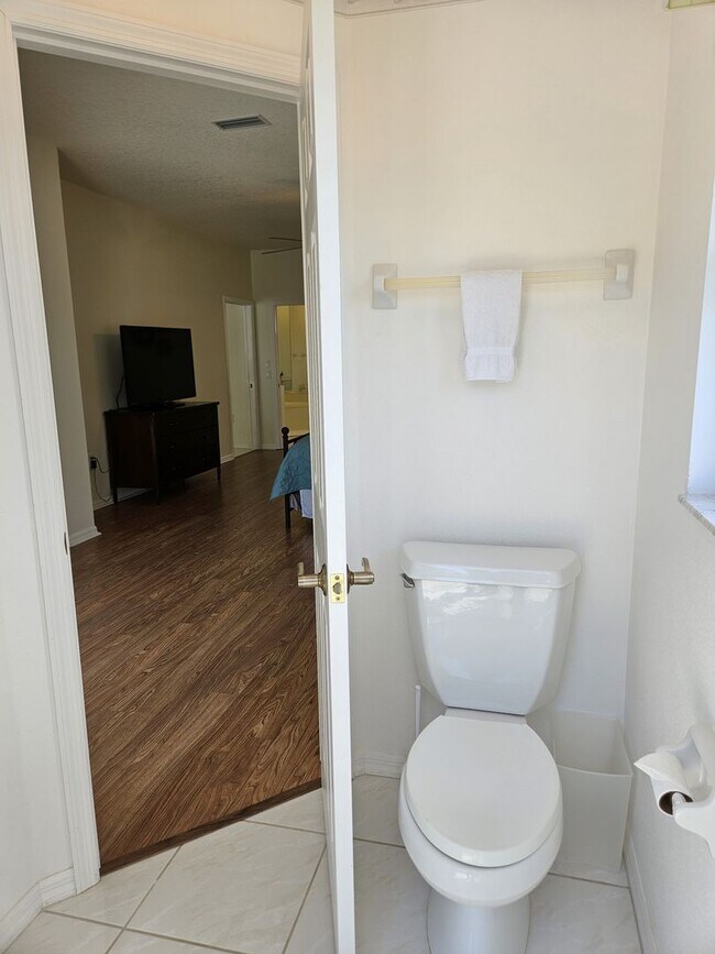 Building Photo - Seasonal Short-Term Private Heated Pool Home with 3 Bedroom, 2.5 Bath, 2 Car Garage in Sorrento W...