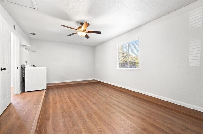 Building Photo - 2208 Deadwood Dr