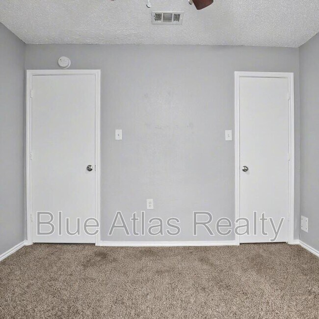 Building Photo - 1009 W Hills Terrace