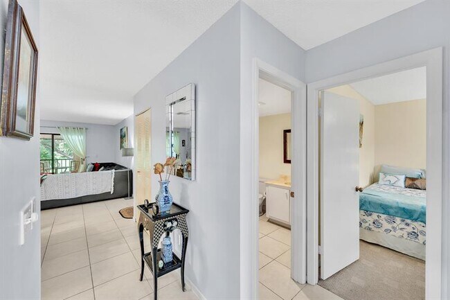 Building Photo - 9278 Vista Del Lago