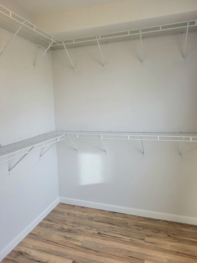 Building Photo - 321 Monroe St