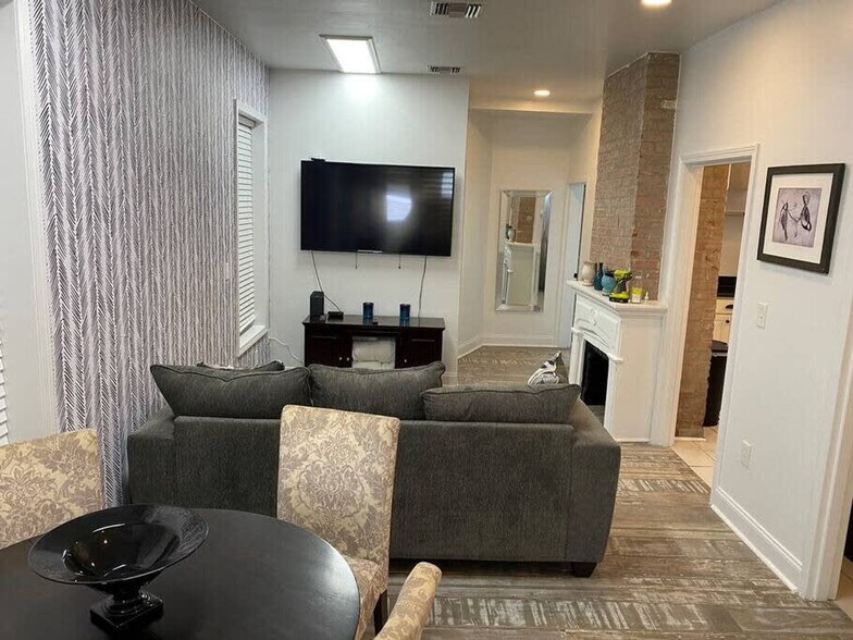 Primary Photo - 1133 Reverend John Raphael Jr Way