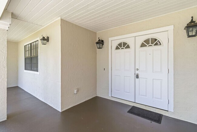Building Photo - PENDING APPLICATION-Newly Renovated 3-Bedroom Home in Emerald Lake Colony – Move-In Special!