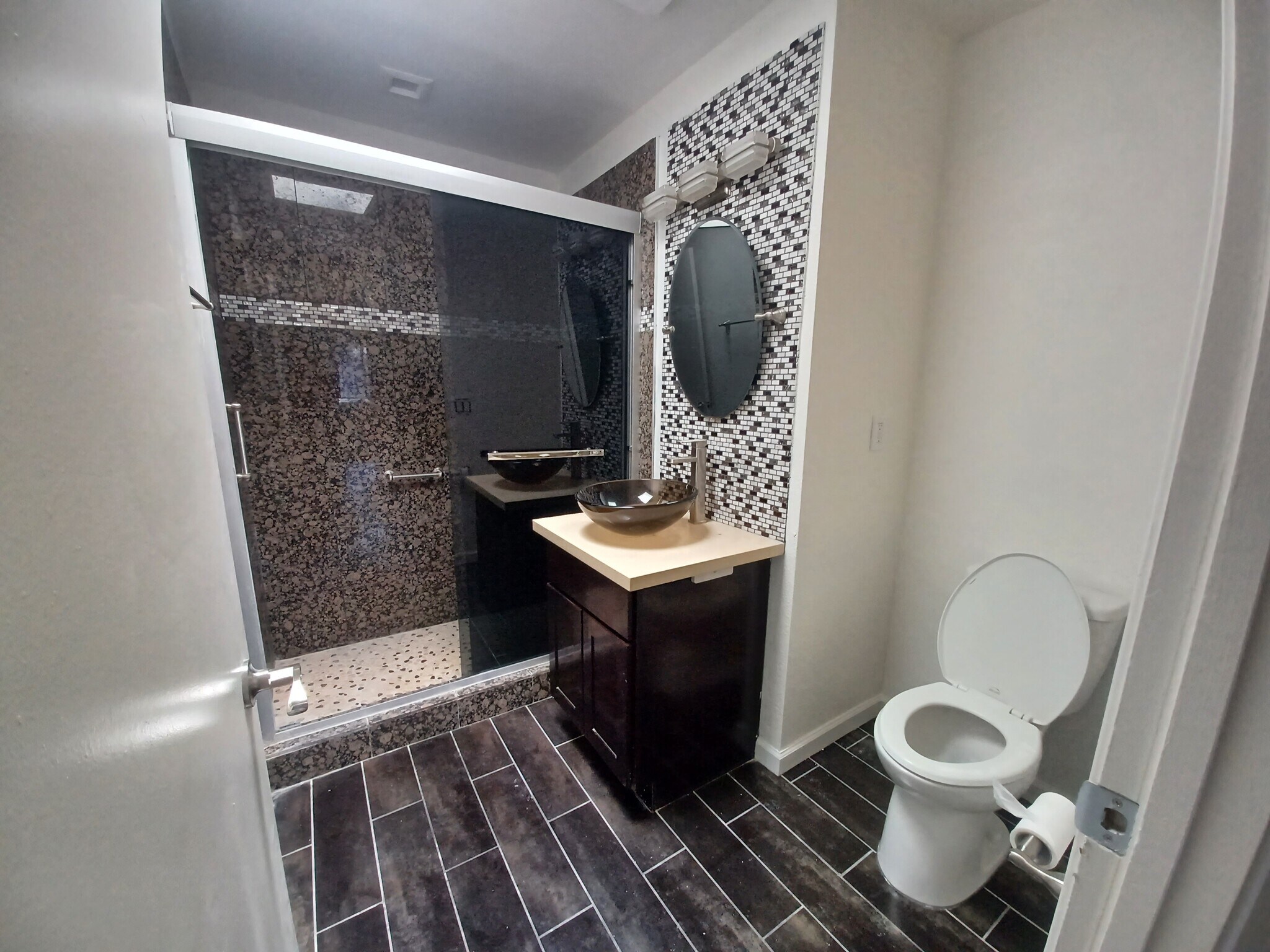 Toilet & bath - 1111 Central Ave