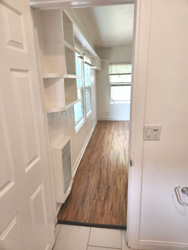 Building Photo - 2032 Vista Del Mar Ave
