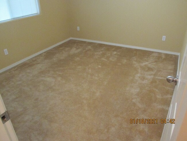 Building Photo - 4 Br 2.5 bth Plus Loft!  Large Rooms, 2 ca...