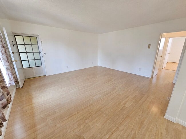 Building Photo - 230 Linden Ave