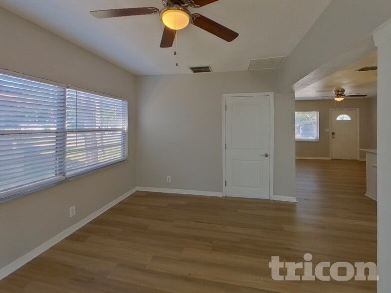 Building Photo - 2413 Park St N