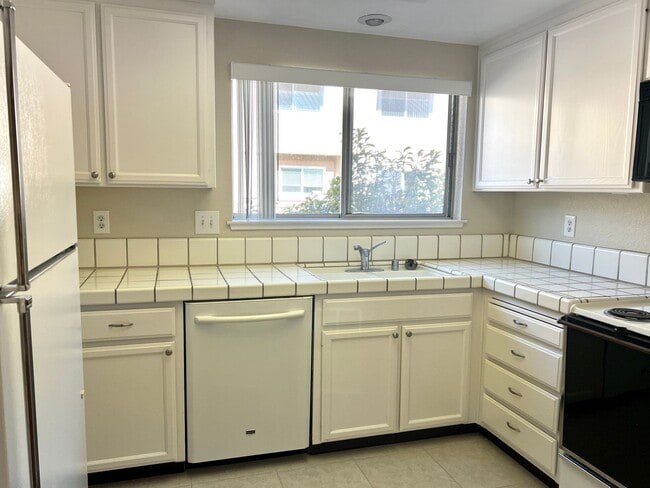 Building Photo - Working from home? This town home has a huge office area and large primary suite... plus a second...